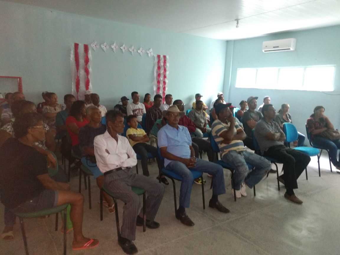 Secretário de Agricultura se reúne com agricultores para discutir a diversificação